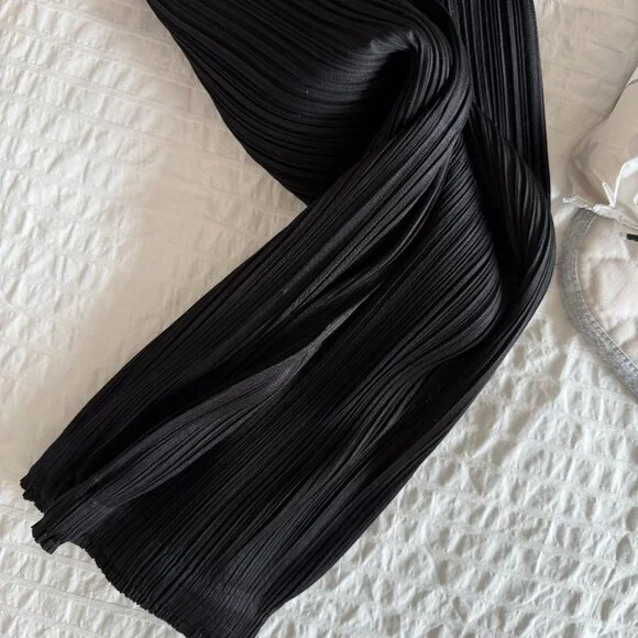 PLEATS PLEASE - ISSEY MIYAKE - Black - Pleated Straight Leg Cropped Pants - Picture 7 of 7